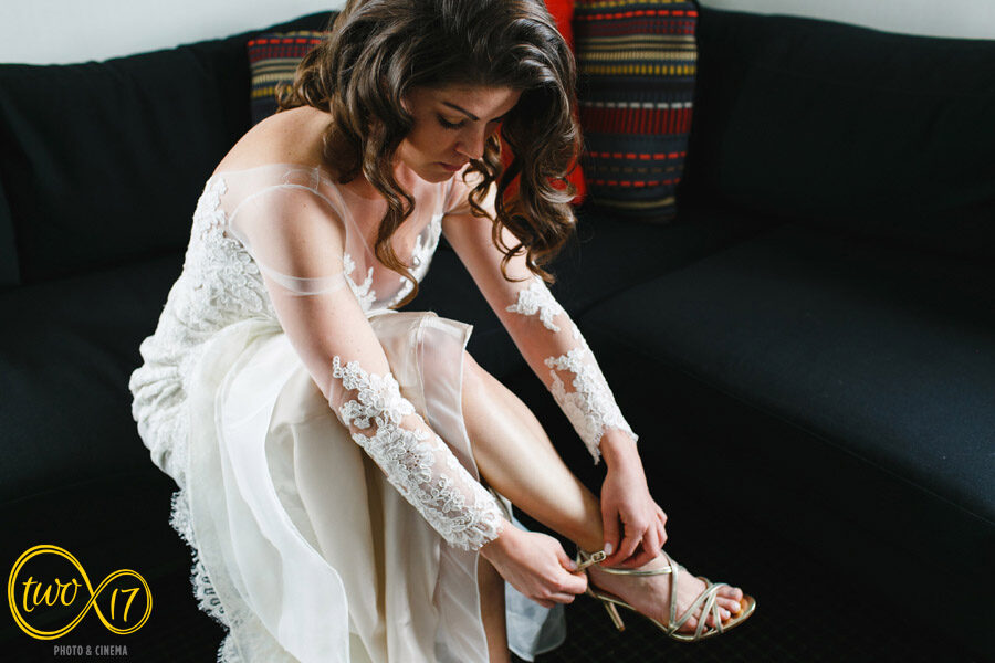 Philadelphia bride getting ready for her Cescaphe wedding