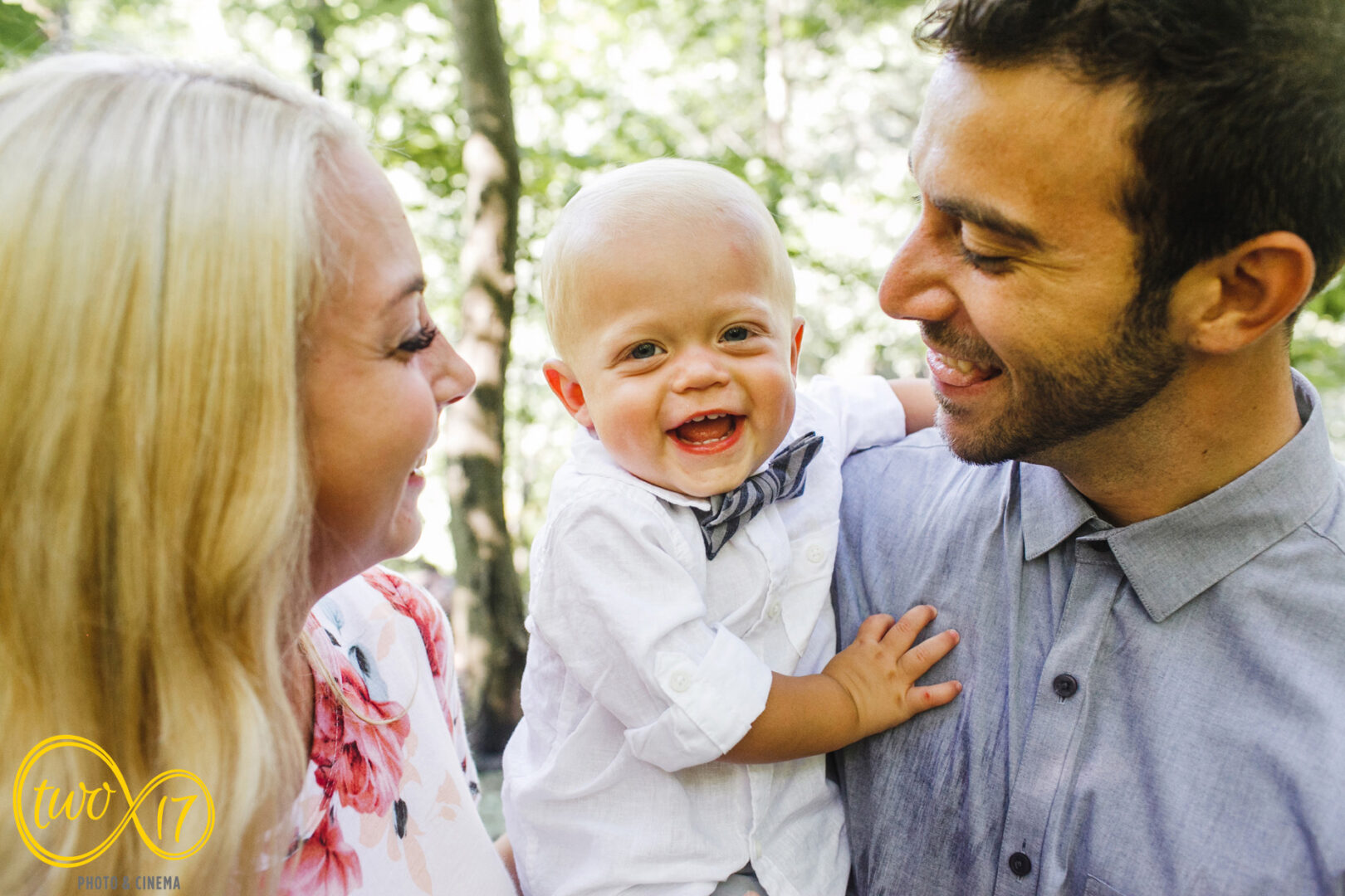 Summer family photo session in Fairmount Park in Philadelphia 